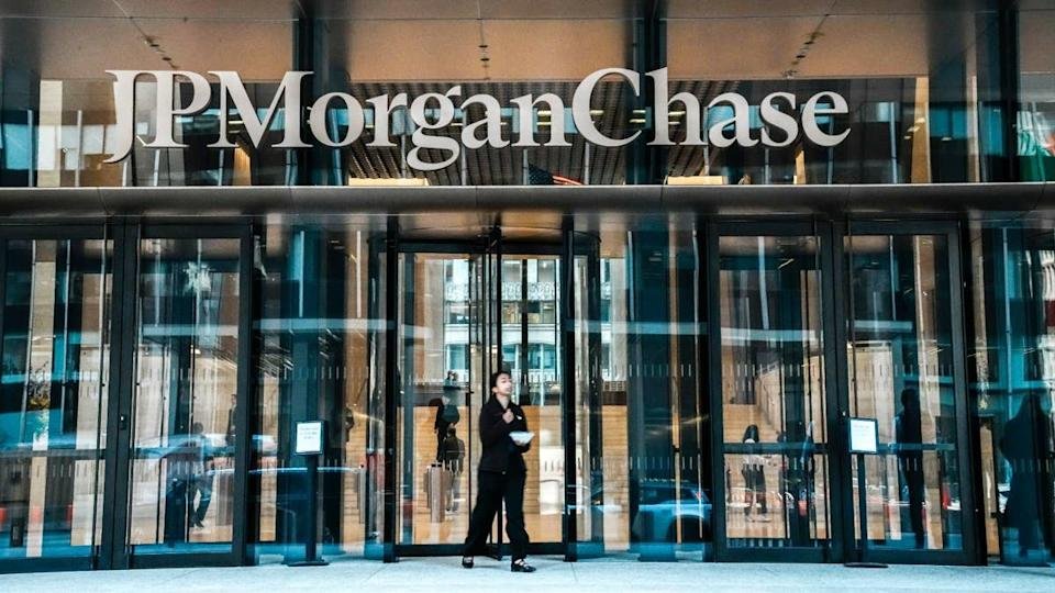 JPMorgan argues against succumbing to bearish views.Zamek/Getty Images